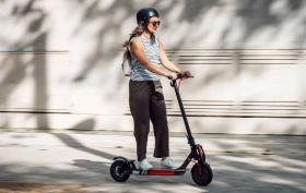 Czy hulajnogą elektryczną można jeździć po drodze?